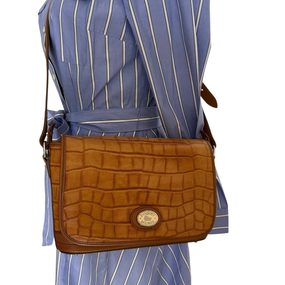 Vintage Dooney & Bourke Bayou Alligator‎ Embossed Full Flap Shoulder Bag - Picture 2 of 16